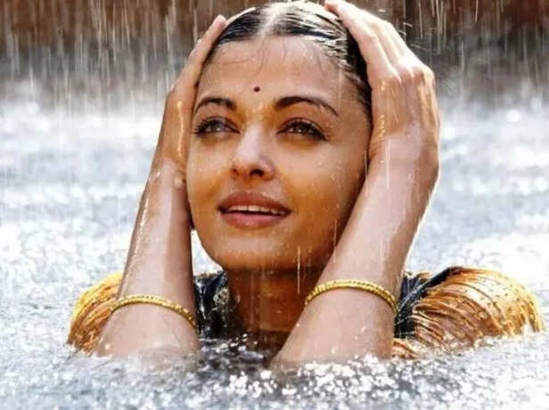 Monsoon Special Songs: अंदर तक भिगो देंगे बॉलीवुड के ये बारिश वाले खूबसूरत  गाने | Bollywood Playlist For You To Enjoy Monsoons