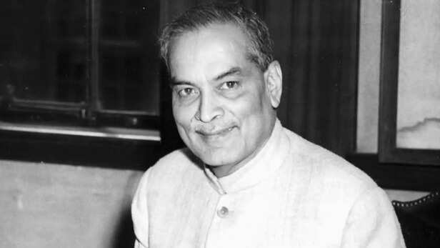 Doctor Day 2022:पहली बार कब और क्यों मनाया गया था डॉक्टर्स डे? जानें इस दिन  का इतिहास, महत्व और थीम - Doctor Day 2022 Know First Time When And Why Doctors  Day