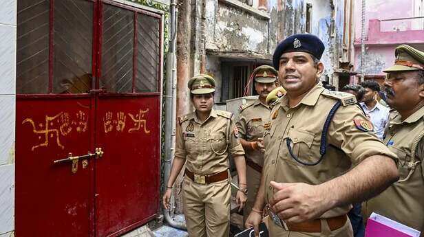 अयोध्या राम मंदिर: चढ़ावा चोरी से जमीन सौदों तक पहुंची जांच, ट्रस्ट से  जुड़े लोगों पर SIT की नजर