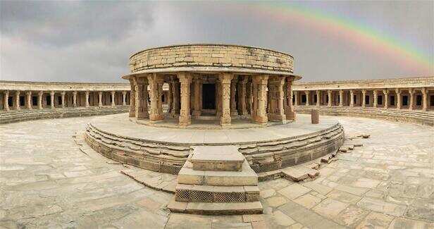एकत्तारसो महादेव (चौसठ योगिनी) मंदिर - मितावली - केविन स्टैंडेज