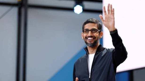 सुंदर पिचाई: IIT में C Grade, गूगल से लेकर Alphabet के CEO बनने की कहानी - sundar  pichai is now ceo of the alphabet and google ttec - AajTak