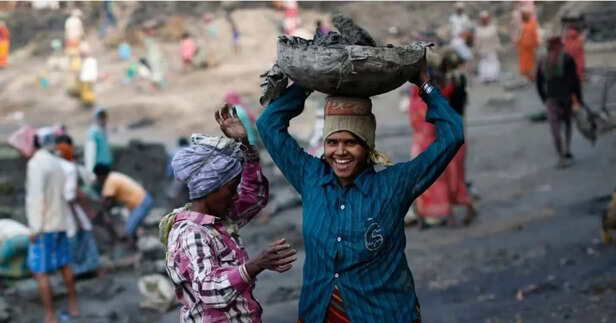 मोदी सरकार की 'G RAM G' योजना क्या, यह UPA की मनरेगा से कितनी होगी अलग? 4  प्वाइंट में समझिए - News18 हिंदी