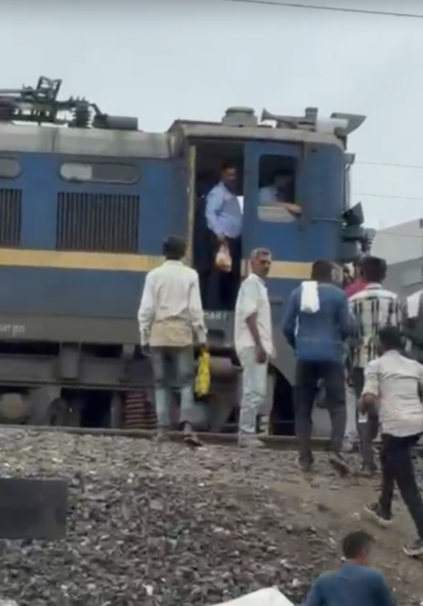 इंदौर-महू डेमू ट्रेन का एक वीडियो