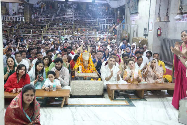 बड़ी संख्या में पहुचे श्रद्धालु