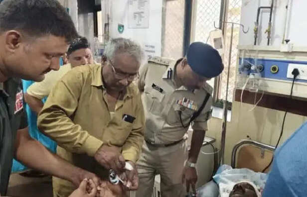 मप्र के सीधी में चक्काजाम खुलवाने पहुंचे थाना प्रभारी पर हमला, सिर पर  कुल्हाड़ी मारी