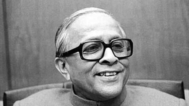 पुण्यतिथि: ज्योति बसु की ये इच्छा ताउम्र नहीं हो पाई पूरी - know about jyoti  basu on his death anniverery tedu - AajTak