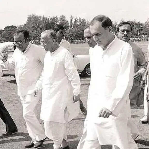 Jyoti Basu Birth Anniversary: लेफ्ट पार्टी का वह 'राइट' नेता, विपक्ष भी रहा  जिनका मुरीद... बंगाल का CM रहते हुए बनाए कई रिकॉर्ड