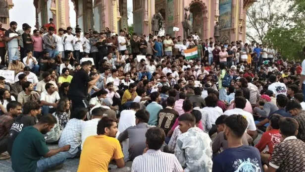 जंतर-मंतर से जयपुर की सड़कों तक