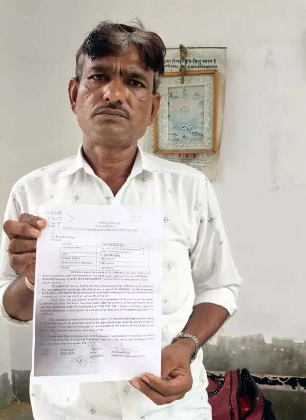 15 हजार की कमाई, 6.79 करोड़ का टैक्स नोटिस! जूती कारीगर के खाते पर लगी रोक