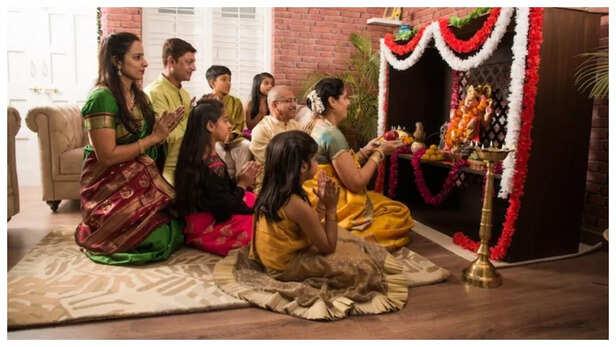 Puja Path Niyam: जमीन पर बैठकर क्यों नहीं करनी चाहिए पूजा, आसन का इस्तेमाल  करने समय इन नियमों का रखें ध्यान - Puja Path Niyam Why is it important to  sit on