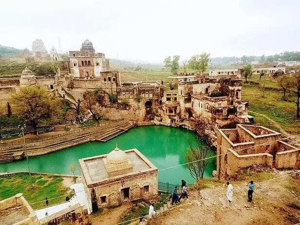 कटासराज शिव मंदिर: उपेक्षा किस प्रकार पाकिस्तान के एक ऐतिहासिक और  सांस्कृतिक स्मारक को नष्ट कर रही है