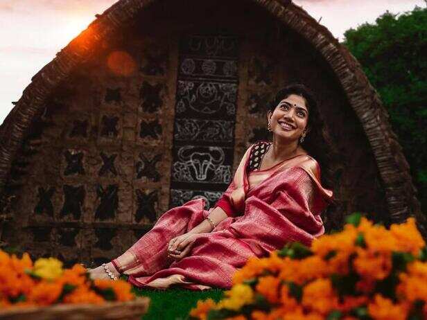 बेहद खूबसूरत हैं फिल्म रामायण की 'सीता', शालीनता और सरल मुस्कान है इस  एक्ट्रेस की पहचान, देखें Photos