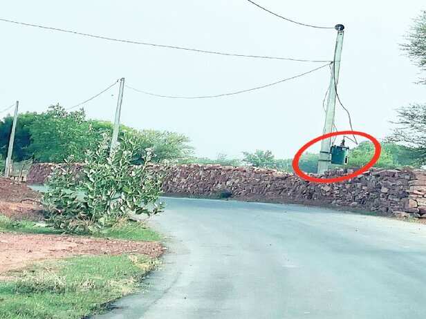 बिजली चोरी के लिए सरकारी ट्रांसफर का इस्तेमाल किया जा रहा है।