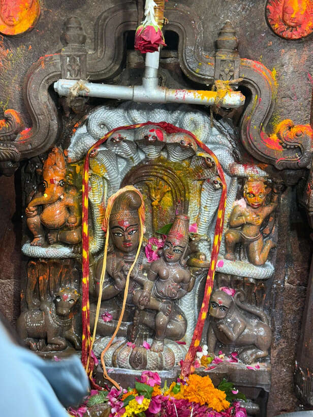 नागचंद्रेश्वर मंदिर के रात 12 बजे खुले पट, सिद्धेश्वर महादेव ने भक्तों को  दिए दर्शन