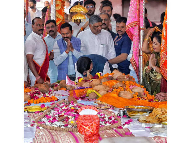 CM Mohan Yadav offers prayers at Dada Darbar Temple, Khandwa