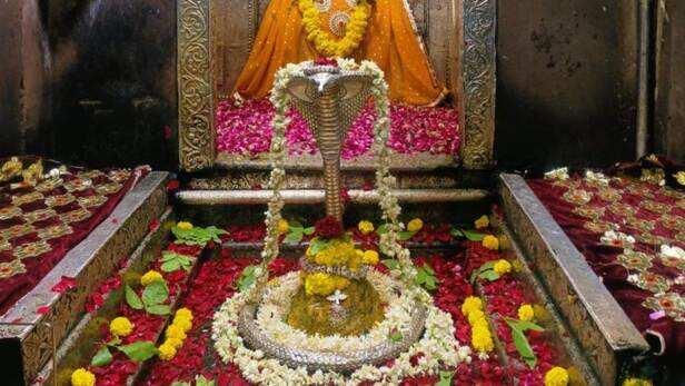 ओंकारेश्वर मंदिर में पूरे श्रावण माह में सुबह नौ बजे के बाद नहीं चढ़ेगा जल,  फूल और बेलपत्र