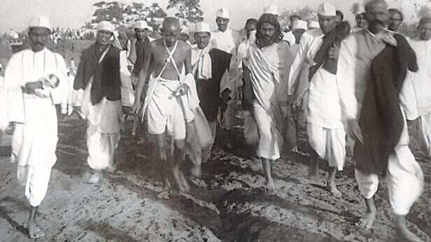 1 August 1920: असहयोग आंदोलन... जब गांधी जी के नेतृत्व में एकजुट हुआ था  पूरा देश, जानें कैसे हिल गई थी अंग्रेजी शासन की बुनियाद - Gandhiji started  the non ...