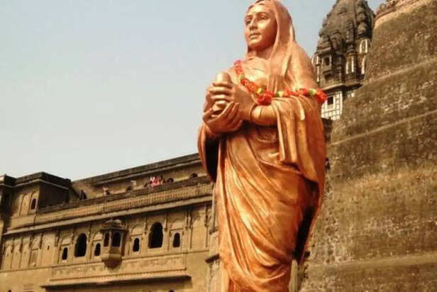 महारानी अहिल्याबाई होलकर का इतिहास Ahilyabai Holkar History in Hindi |  हिंदी वर्ल्ड - Hindi World