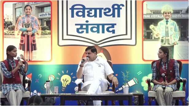 बेटियों की 'खास कैबिनेट' से मिले CM मोहन यादव, AI-सोशल मीडिया समेत कई  विषयों पर