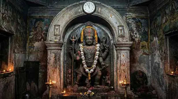 काल भैरव: समय और मृत्यु के परम शासक — रहस्यों का सम्पूर्ण विश्लेषण