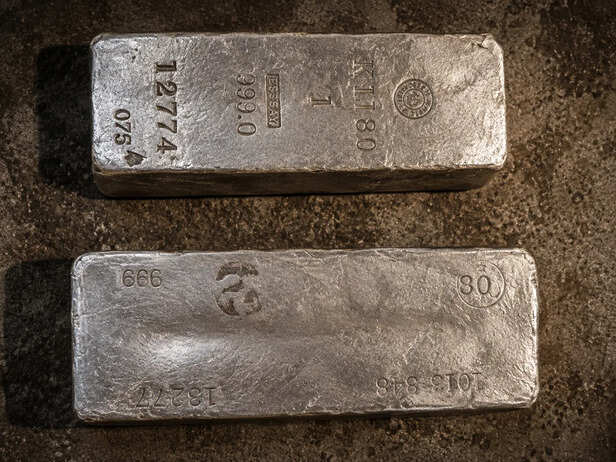 चांदी की 66 किलो की 2 सिल्लियां