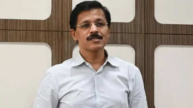 IAS OFFICER TUKARAM MUNDHE