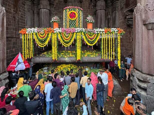 Devotees gathered in Bhojpur to have darshan of Mahadev