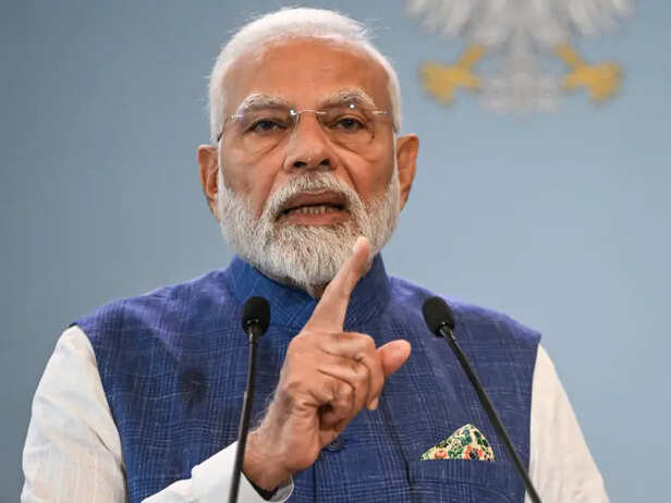 PM Narendra Modi Degree Controversy; DU University | CIC Order
