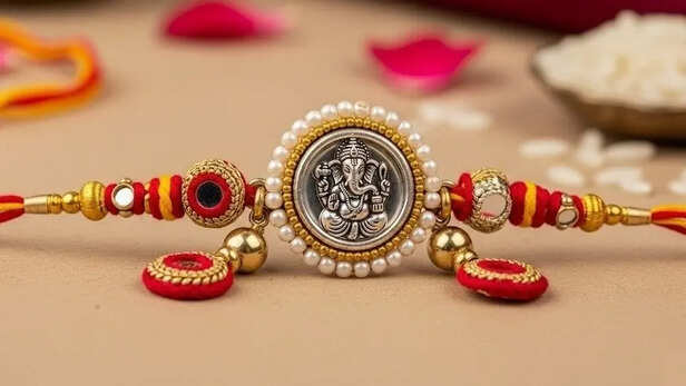 Raksha Bandhan 2026: 27 या 28 अगस्त, रक्षाबंधन कब है, क्या भद्रा काल लगेगा?  जानें राखी बांधने का मुहूर्त - raksha bandhan 2026 date shubh muhurt of tie  rakhi bhadra kaal timing