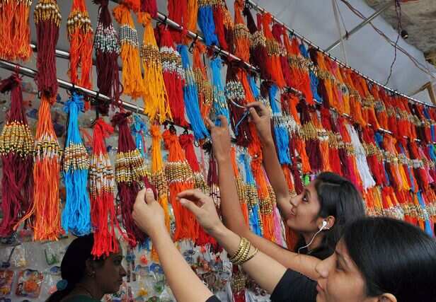 रक्षा बंधन | 2026, हिंदू त्योहार, राखी, उत्पत्ति, परिवार और विविधताएँ |  ब्रिटानिका