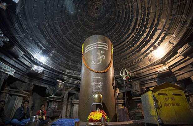 सदियों से बढ़ता जा रहा है ये शिवलिंग, जानें कहां है - matangeshwar mahadev  temple-mobile