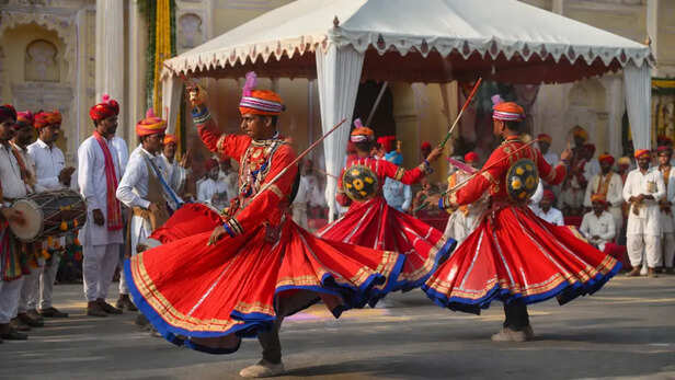 175 कलाकारों ने दी प्रस्तुति