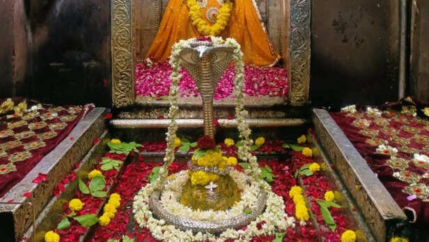 ओंकारेश्वर मंदिर में पूरे श्रावण माह में सुबह नौ बजे के बाद नहीं चढ़ेगा जल,  फूल और बेलपत्र