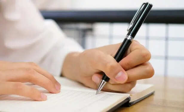 Left Handers होते हैं बहुत खास! बाएं हाथ से लिखने वाले लोगों की दिलचस्प  बातें जरूर जानें , लाइफस्टाइल - Hindustan