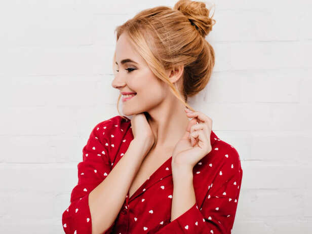 Festive hairstyle with gentle hair tying