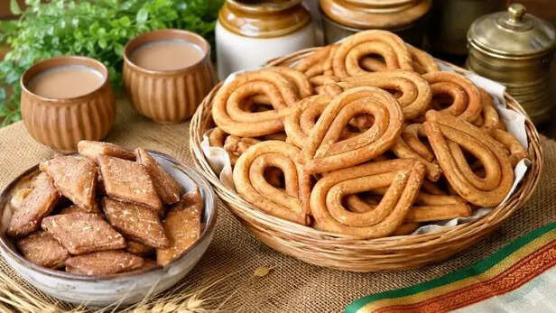 स्कूलों में ठेठरी-खुरमी की पढ़ाई