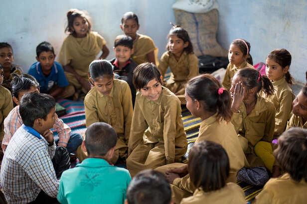 बालिका शिक्षा का महत्व - शिक्षा के माध्यम से लड़कियों का सशक्तिकरण |  ऑक्सफैम इंडिया