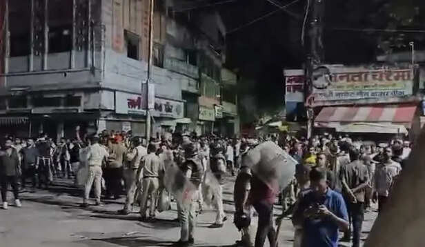 हिंदू विरोधी टिप्पणी पर बिलासपुर में भारी बवाल