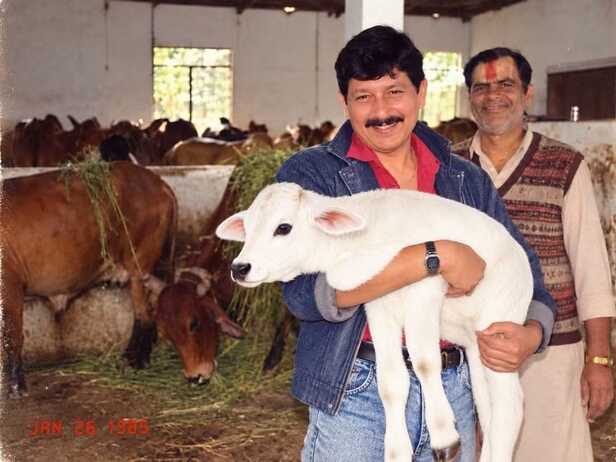 Indore: Ministers in Indore catch the 80s craze; Ministers Vijayvargiya and Silawat follow the trend.