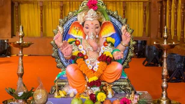 Anant Chaturdashi 2026: अनंत चतुर्दशी पर आखिर क्यों निभाई जाती है भगवान को  खोजने की रस्म, समुद्र मंथन से क्या है संबंध, जानें पूजा के बेस्ट मुहूर्त ...