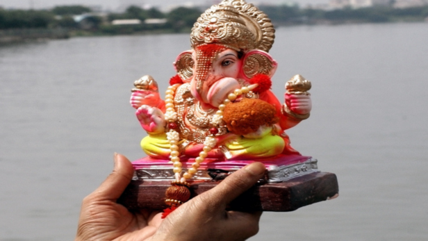 Ganesh Chaturthi 2024: What is the story behind the tradition of Ganesh  visarjan? - The Times of India