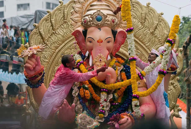 गणेश चतुर्थी विशेष:पुणे के शनिवारवाड़ा में गणपति उत्सव और सामाजिक एकता की  शुरुआत - Ganesh Chaturthi 2021 Know History Importance And Significance Of  This Sacred Festival - Amar Ujala ...