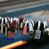 Couples kept adding love locks to the Brooklyn Bridge; NYC removed ...