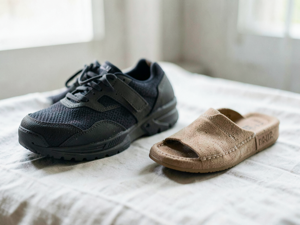 Supportive Shoe vs. Flat Sandal