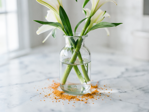 Lily Pollen Dusting Marble
