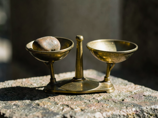 Balanced Scale, Single Pebble